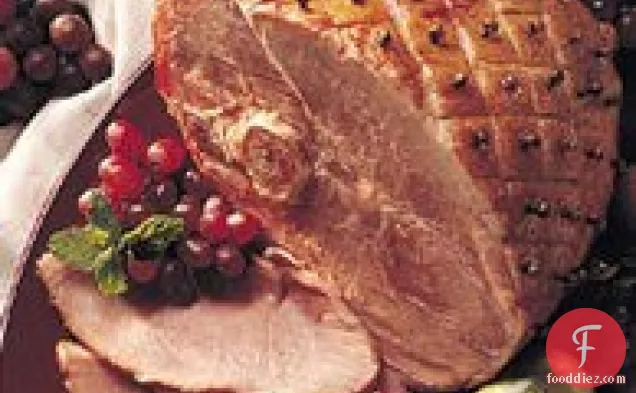 ब्राउन शुगर ग्लेज़ के साथ बेक्ड हैम (भीड़ का आकार)