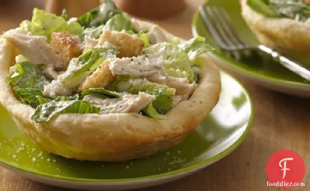 सीज़र सलाद दो के लिए कटोरे