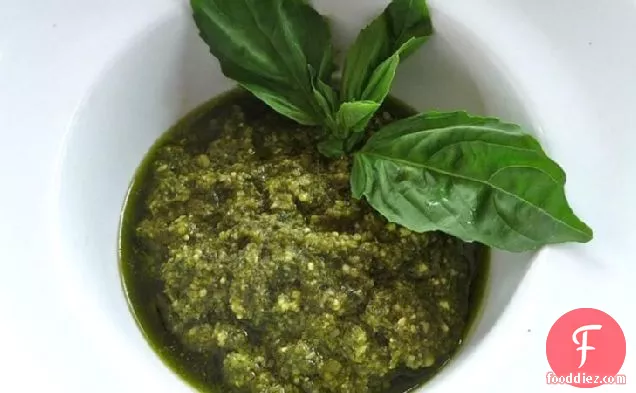 क्लासिक तुलसी पेस्टो