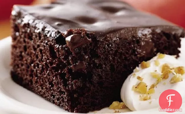 चॉकलेट पुडिंग पोक केक