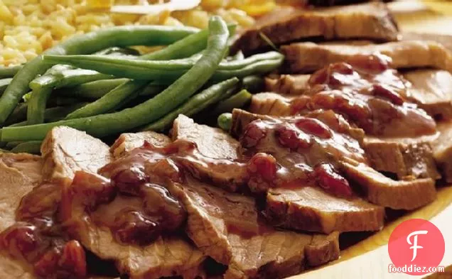 क्रैनबेरी के साथ धीमी कुकर पोर्क रोस्ट