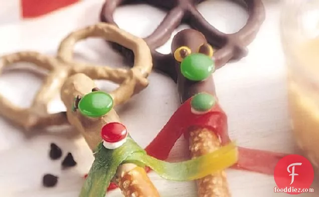 Reindeer Chocolate-Coated Pretzel Rods