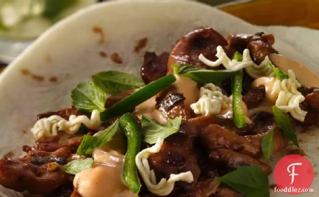 अशुद्ध फोटो चिकन टैकोस