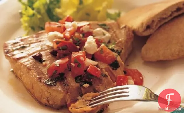 ग्रील्ड मेडिटेरेनियन टूना स्टेक