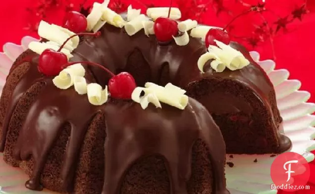 चॉकलेट-चेरी ट्रफल केक