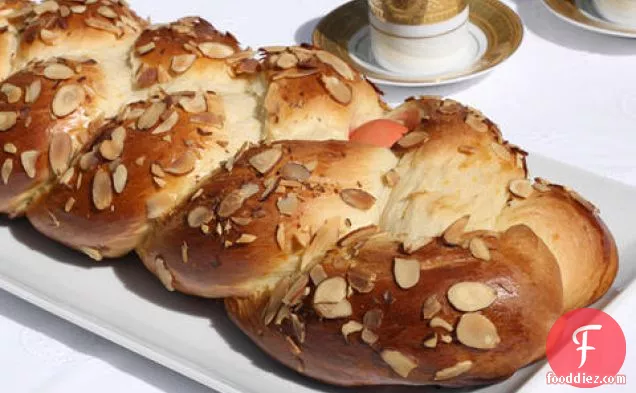 ग्रीक ईस्टर ब्रेड (त्सोरेकी)