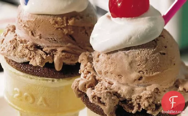 निफ्टी ' 50 के दशक आइसक्रीम कोन केक
