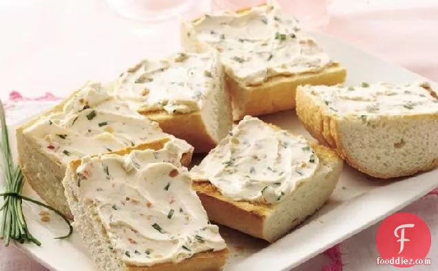 Grilled Garlic, Chive and Cheese Bread