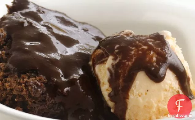 स्किनी चॉकलेट-बादाम का हलवा केक
