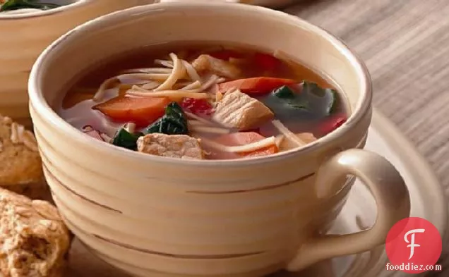 एशियाई पोर्क और नूडल सूप