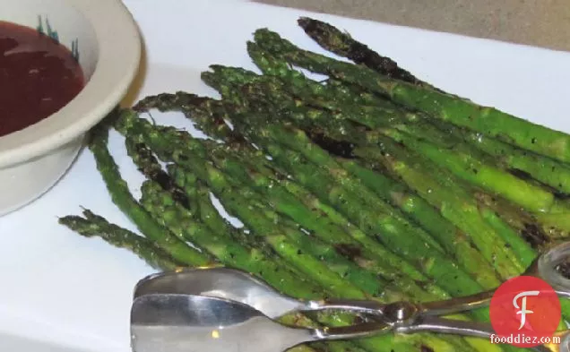 Grilled Asparagus with Sweet and Spicy Dip