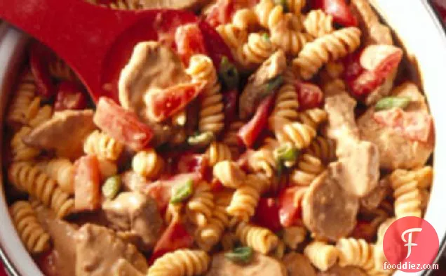 मसालेदार मूंगफली का मक्खन-पोर्क पास्ता