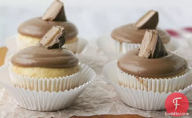 Cupcakes with Candy Bar Frosting