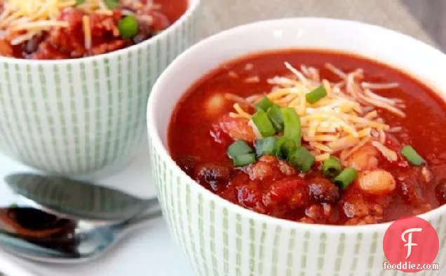 मोटा और मसालेदार सॉसेज मिर्च