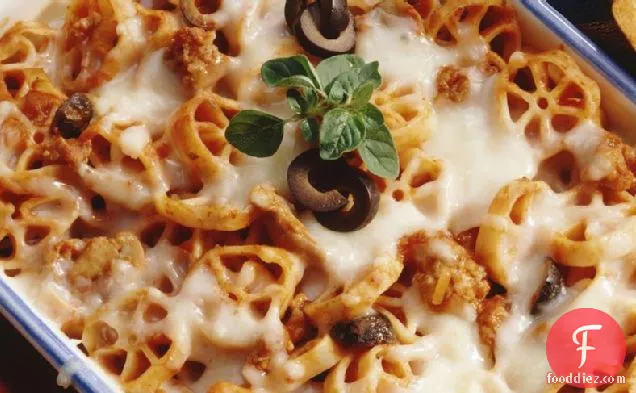 टर्की सॉसेज के साथ पिज्जा पुलाव