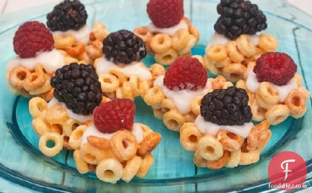 Cheerios® Tarts with Yogurt and Berries