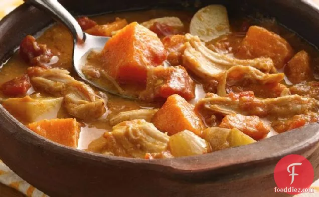 चिकन के साथ धीमी कुकर अफ्रीकी मूंगफली स्टू