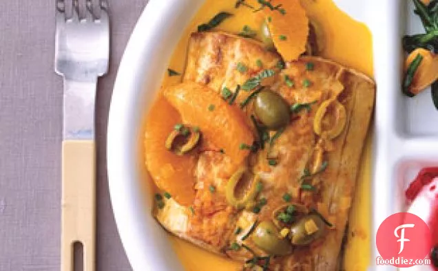 संतरे और जैतून के साथ पैन-सियर माही-माही