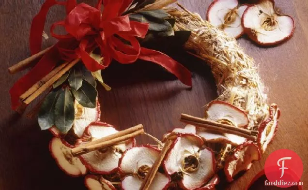 Cinnamon-Apple Wreath