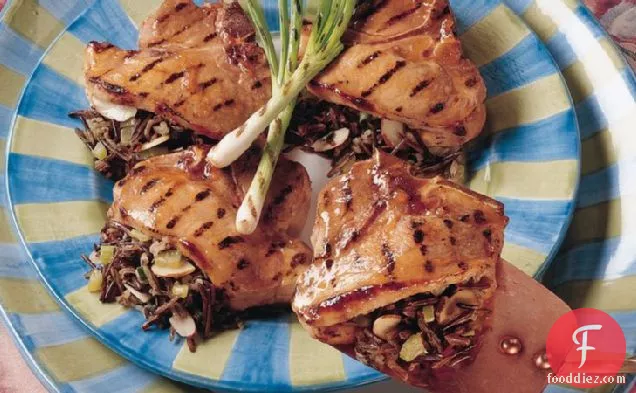 ग्रील्ड जंगली चावल-भरवां पोर्क चॉप्स