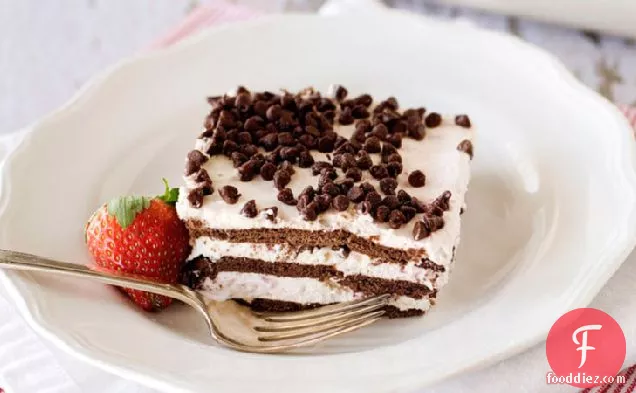 चॉकलेट-स्ट्रॉबेरी आइसबॉक्स केक