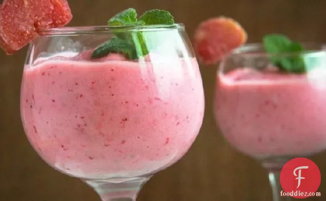 Creamy Strawberry Rhubarb Smoothies