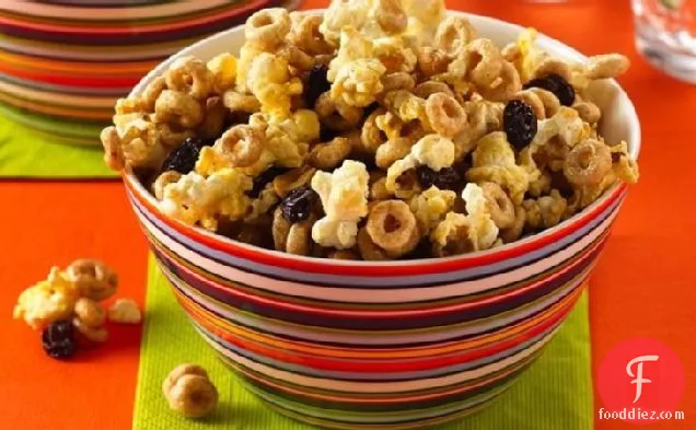 Cinnamon-Popcorn Snack
