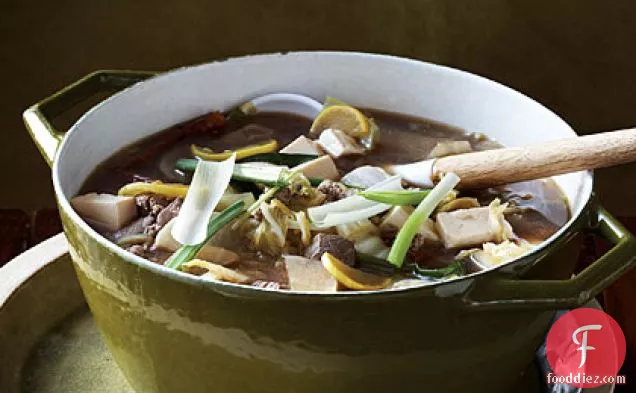 कोरियाई शैली का टोफू, सब्जी और बीफ स्टू