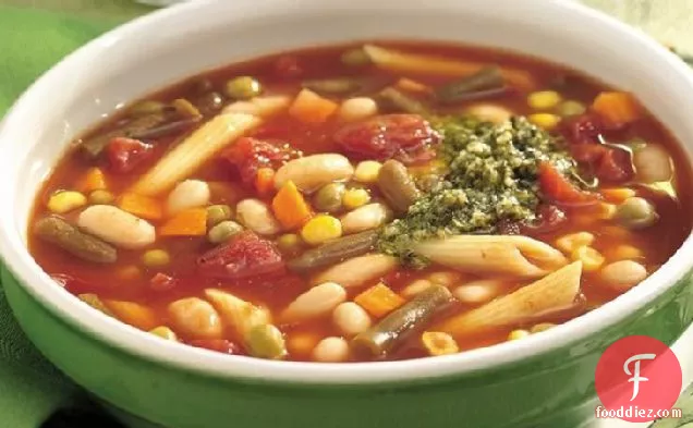 सफेद बीन्स के साथ धीमी कुकर इतालवी सब्जी का सूप