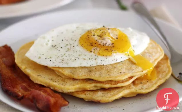 बेकन और लाल मिर्च पेनकेक्स