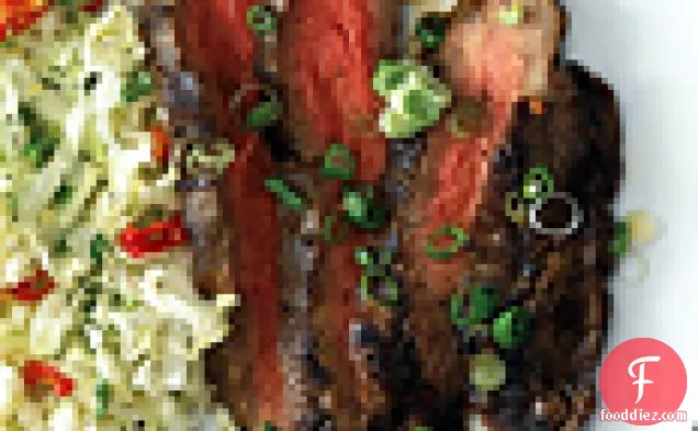 स्वीट स्लाव के साथ ग्रिल्ड एशियन फ्लैंक स्टेक