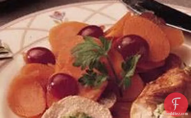 Tangy Carrots with Grapes