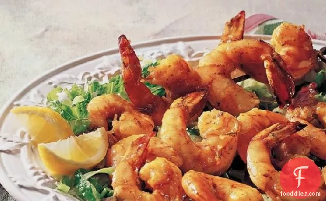 खुबानी-करी शीशे का आवरण के साथ ग्रील्ड तिरछी झींगा