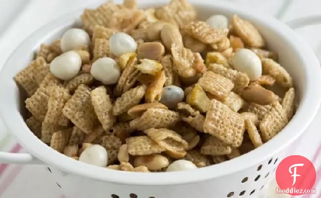 Peaches and Peanuts Chex Mix