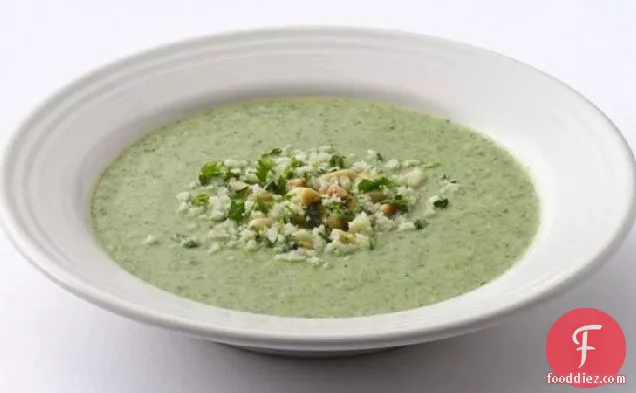 बहुत हरी ब्रोकोली सूप