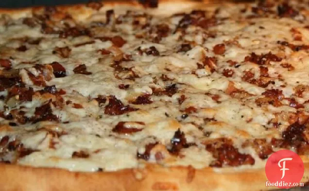 Caramelized Onion and Crispy Pancetta Pizza