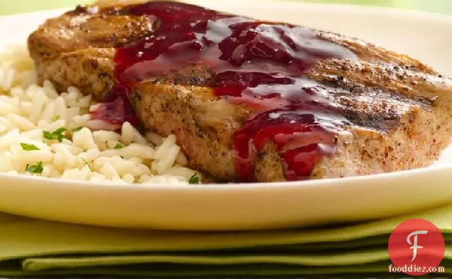 रास्पबेरी-चिपोटल सॉस के साथ ग्रील्ड पोर्क टेंडरलॉइन