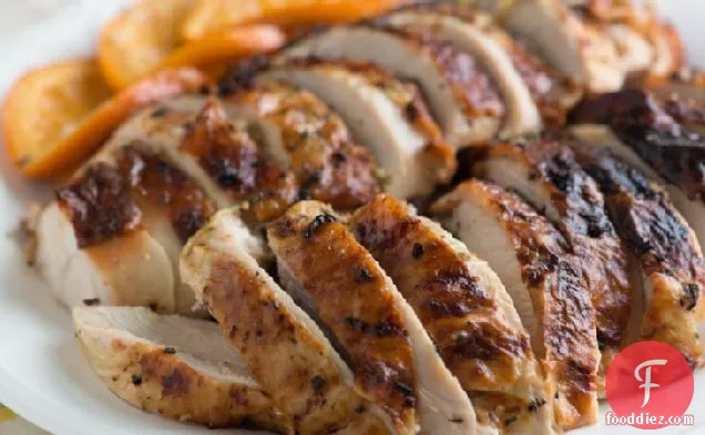 मेंहदी नारंगी भुना हुआ टर्की स्तन