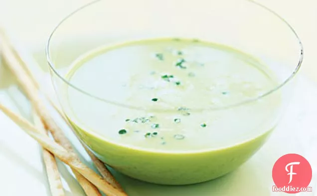 ठंडा चीनी स्नैप मटर सूप