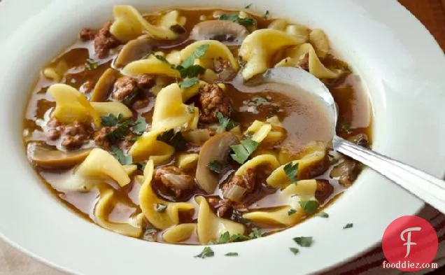 आसान बीफ और पास्ता सूप