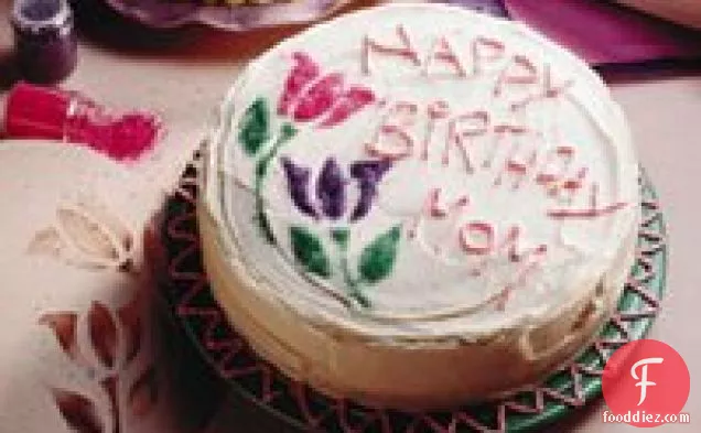 स्टैंसिल जन्मदिन का केक