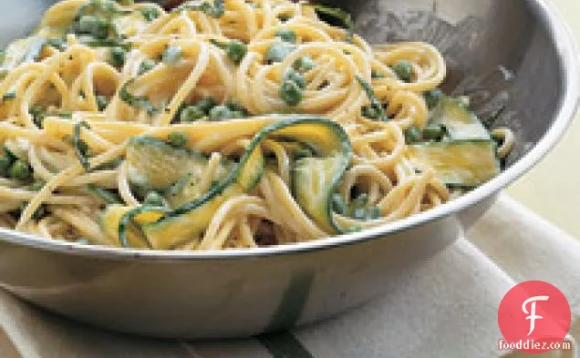 Spaghetti With Peas And Zucchini Ribbons