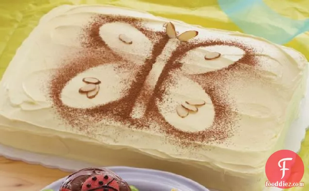 तितली स्टैंसिल केक