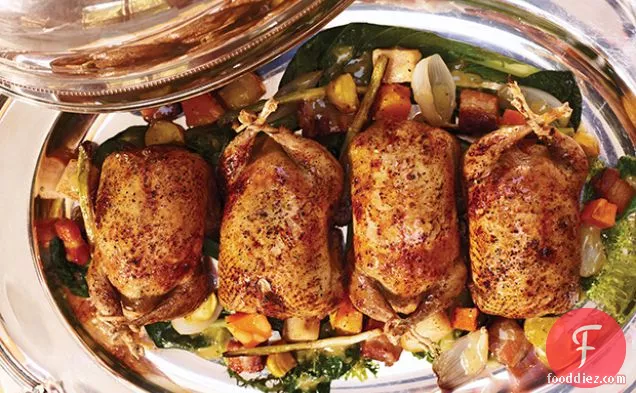 जंगली मशरूम के साथ भुना हुआ बटेर