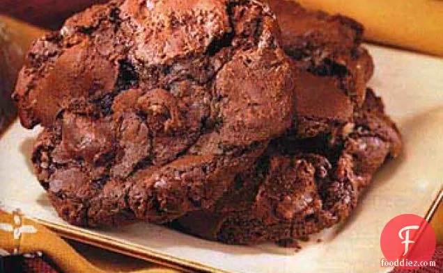 विशालकाय चॉकलेट-टॉफ़ी कुकीज़