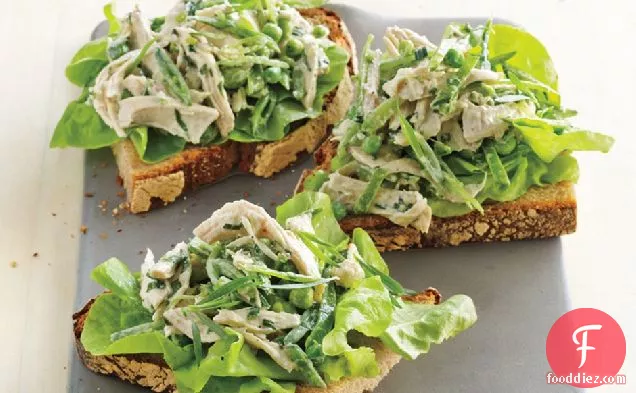 तीन मटर चिकन सलाद