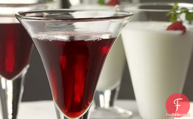 To Make an Excellent Cherry Bounce Cocktail