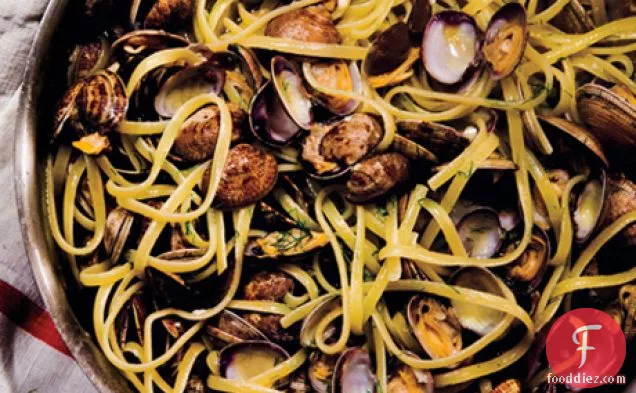 Linguine with Clams and Fennel