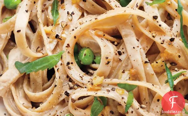 Creamy Fettuccine with Peas and Basil