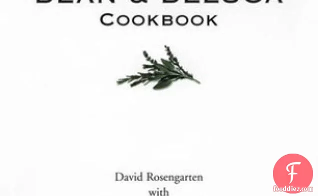 कुरकुरा सामन त्वचा और गर्म शेरी विनैग्रेट के साथ फ्रिस